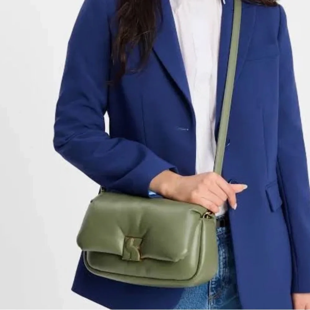 KATE SPADE. CEDAR PUFF LEATHER BAG! Gold chain link details! New